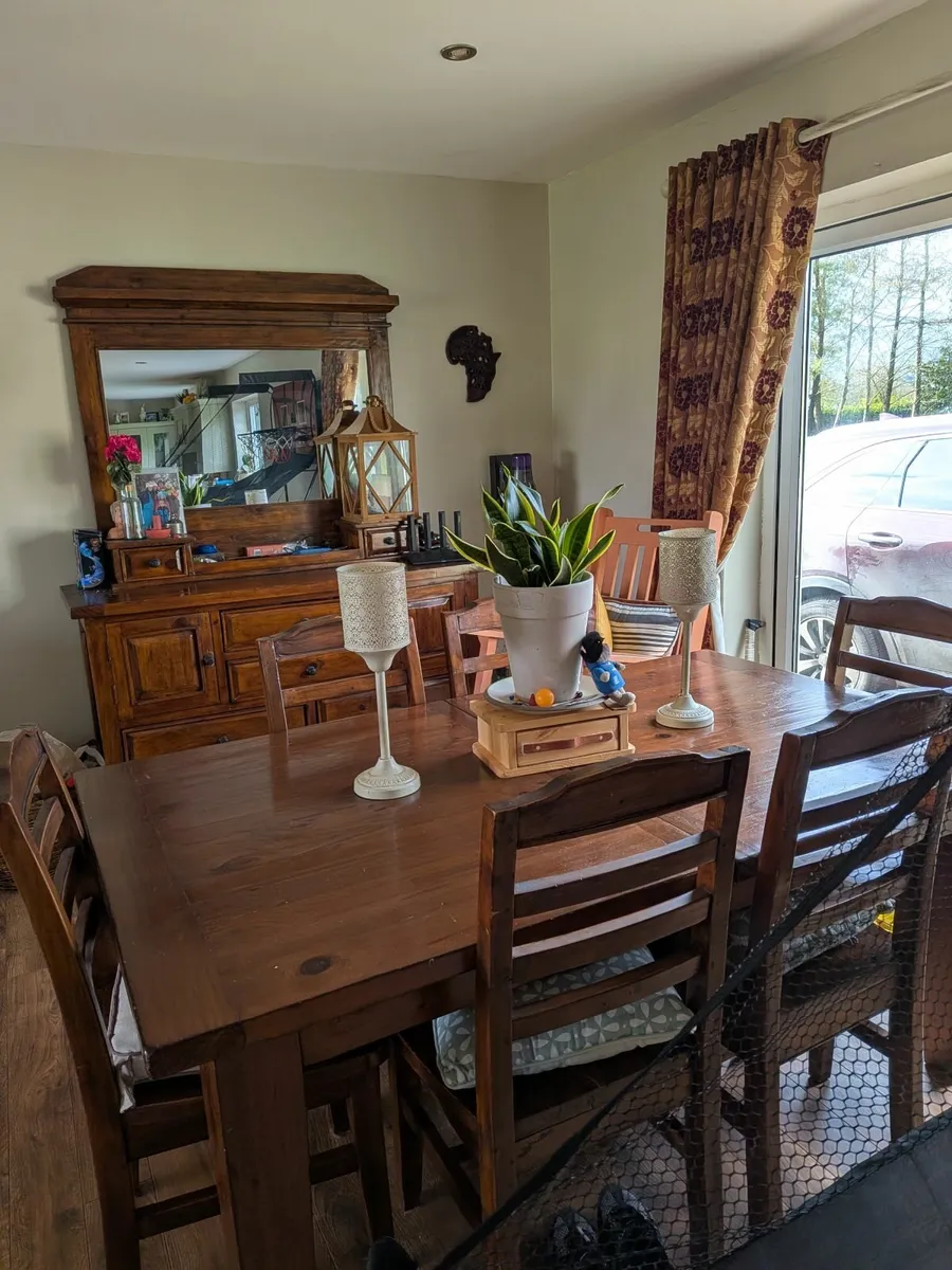 Kitchen Table and 6 chairs