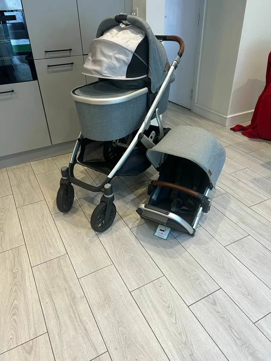 UPPAbaby Vista 2 with attachments and extras - Image 1