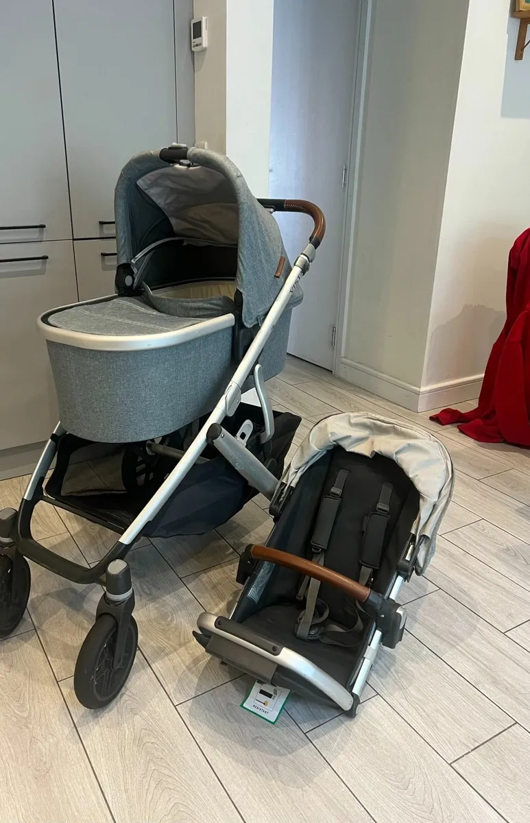 UPPAbaby Vista 2 with attachments and extras - Image 2