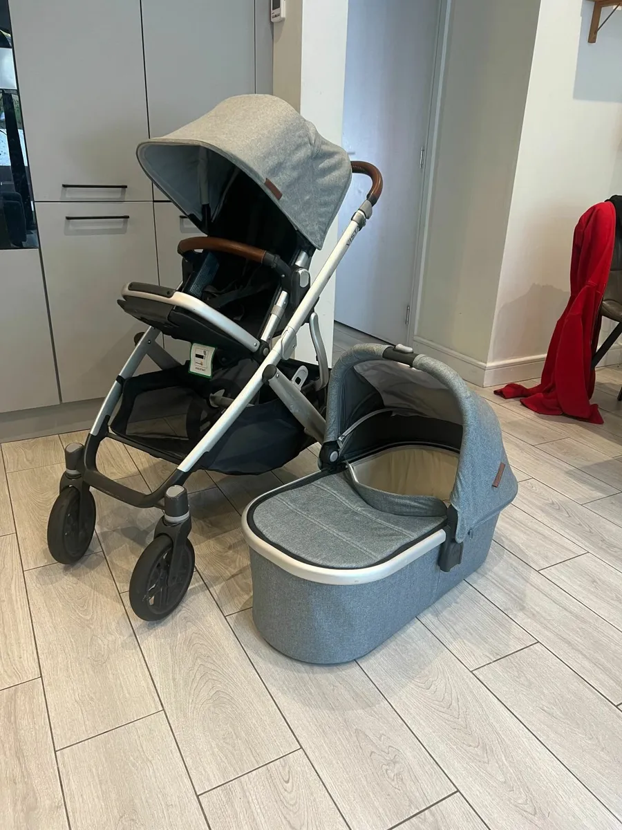UPPAbaby Vista 2 with attachments and extras - Image 3