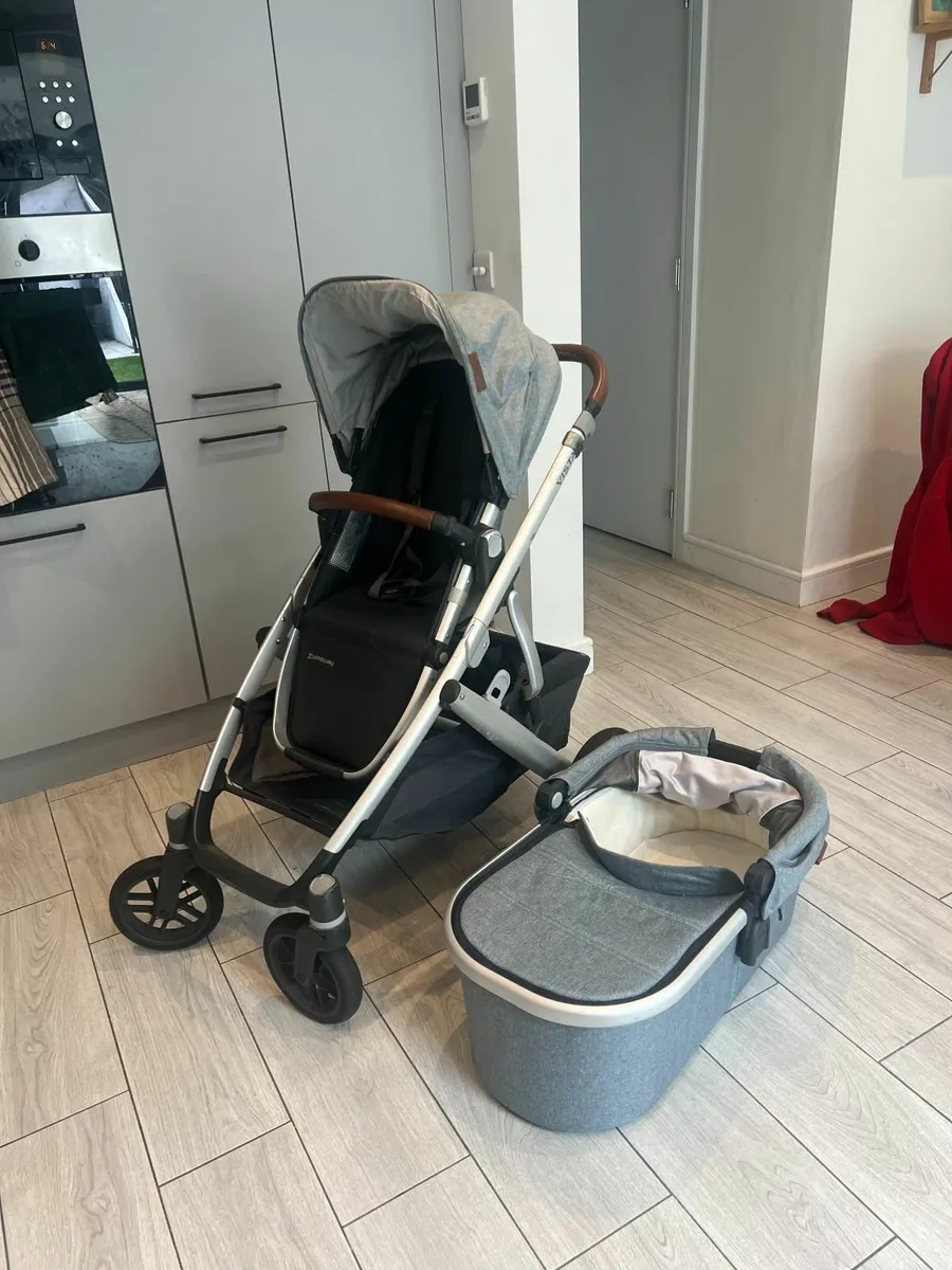 UPPAbaby Vista 2 with attachments and extras - Image 4