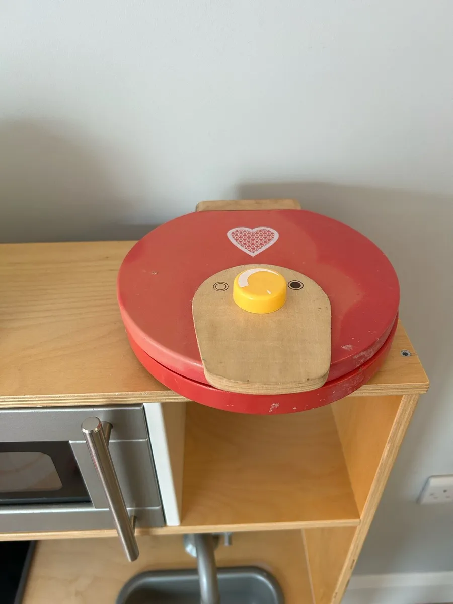 IKEA play kitchen - Image 4