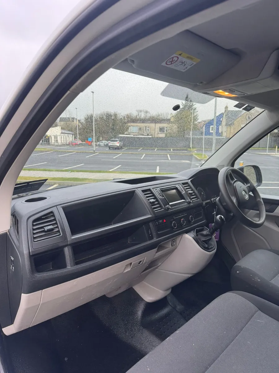 Volkswagen Transporter 2019 - Image 2