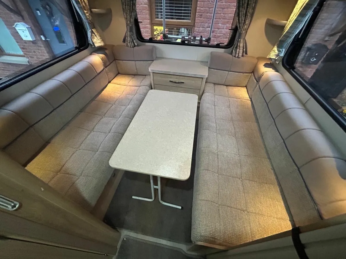 .2016 Elddis Autoquest 180  6 Berth Motorhome - Image 3