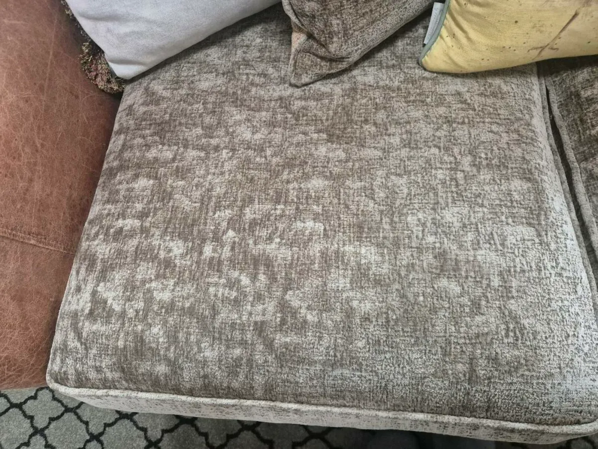 Large 2/3 seater - Image 3