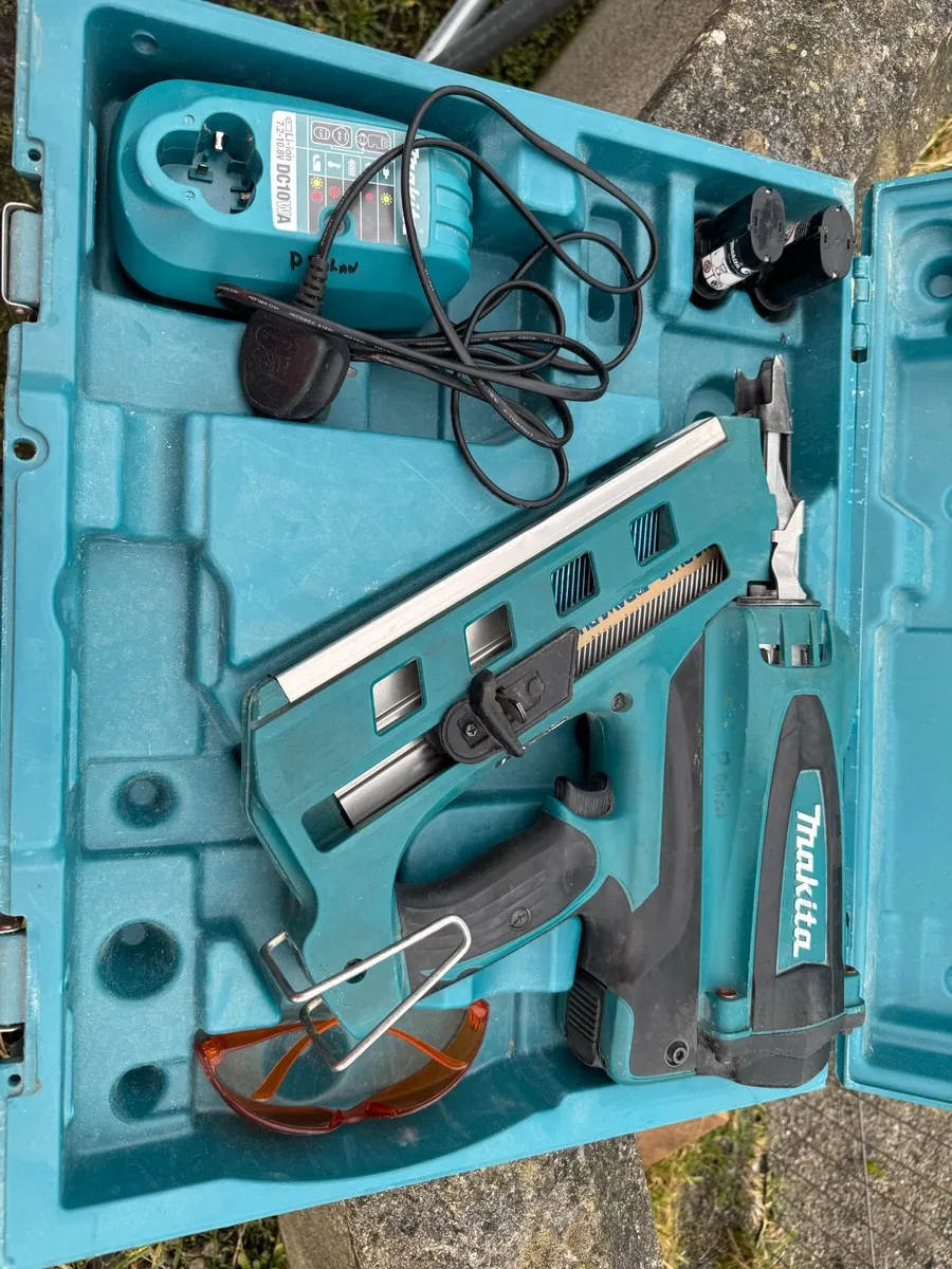Makita first fix nail gun - Image 1