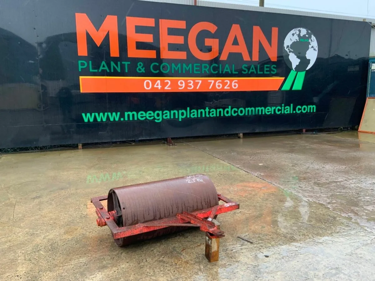 OLD STYLE CAST IRON TOW BEHIND ROLLER. - Image 1