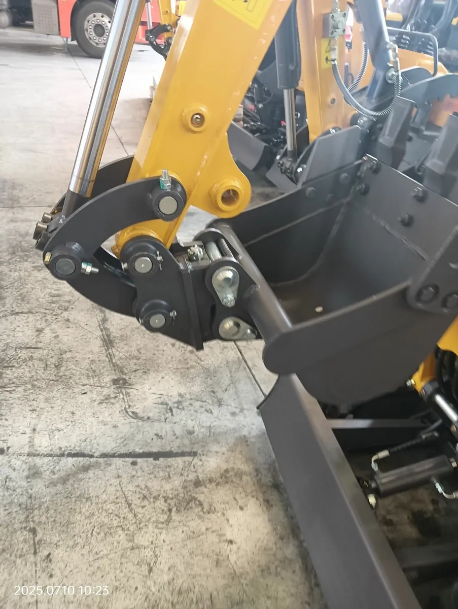 Mini Excavator - Image 4