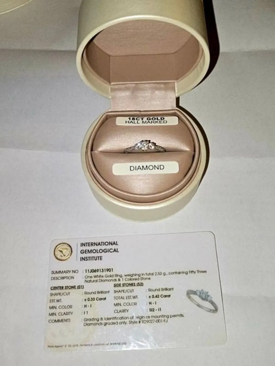 18ct white gold engagement ring hallmarked by Kathy De Stafford - Image 4