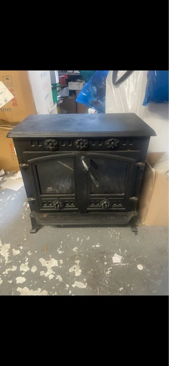 Solid fuel stove - Image 1