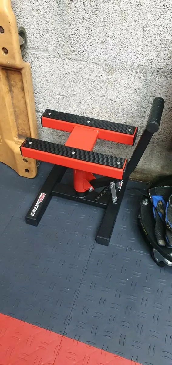 Dirt bike bits stand and jack stand!🔴 - Image 1