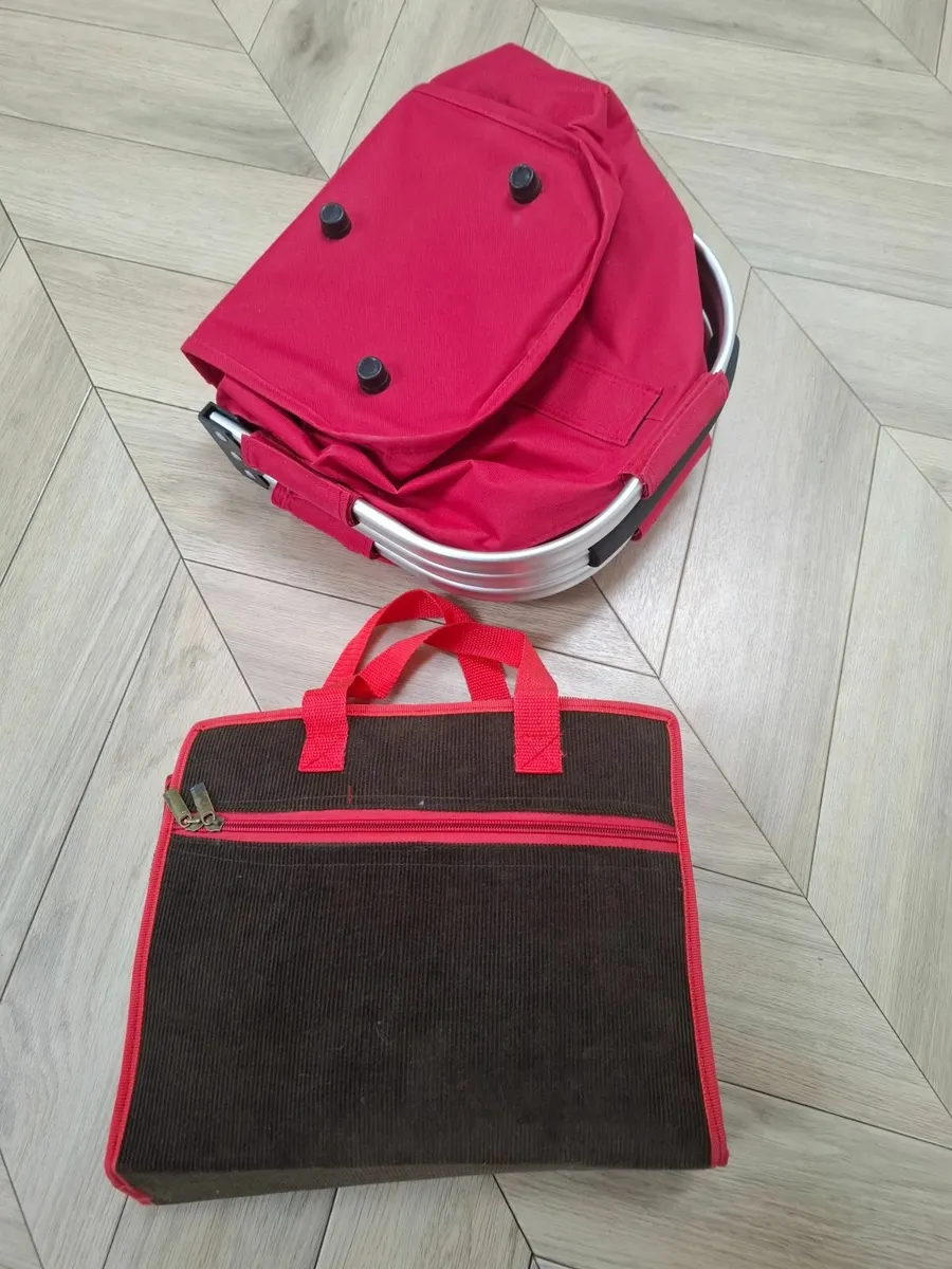 Foldable picnic basket and utensils - Image 2