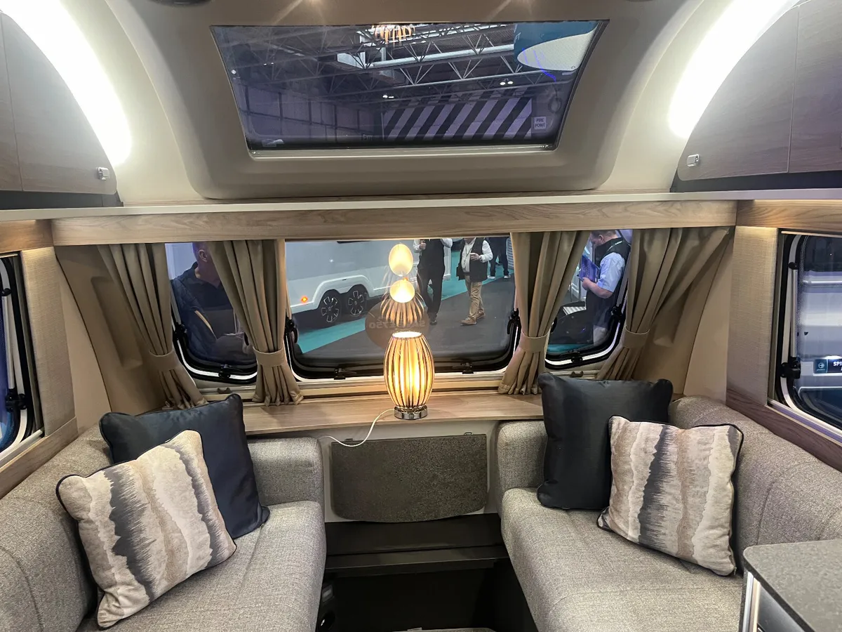 2025 SWIFT EXCLUSIVE ALPINE 4 D/SPECIAL 4/5 BERTH! - Image 4