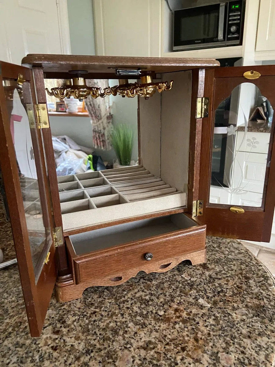 Miele. Jewellery. Box - Image 1