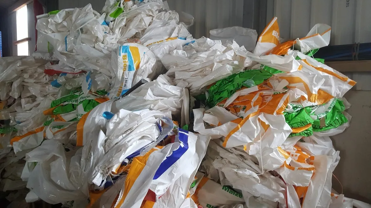 2000 minimum Clean & Dry Plastic Bags for Sale - Image 1