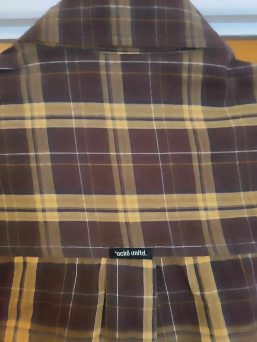 Marc Ecko Unltd S/S shirt M - Image 4