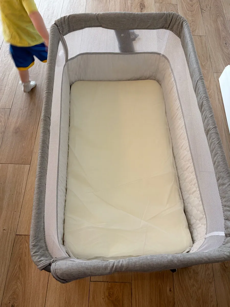 Baby co-sleeper cot - Image 3