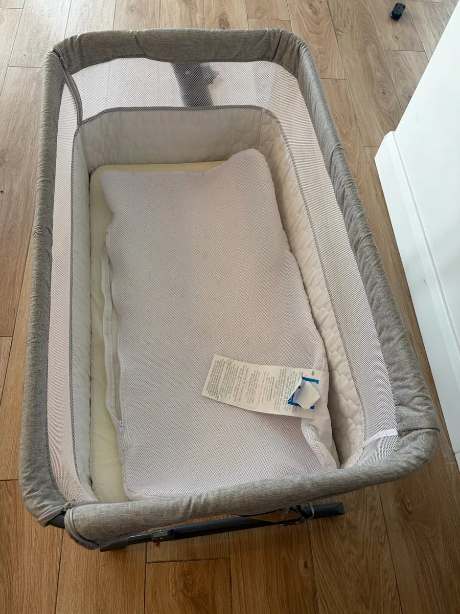 Baby co-sleeper cot - Image 4