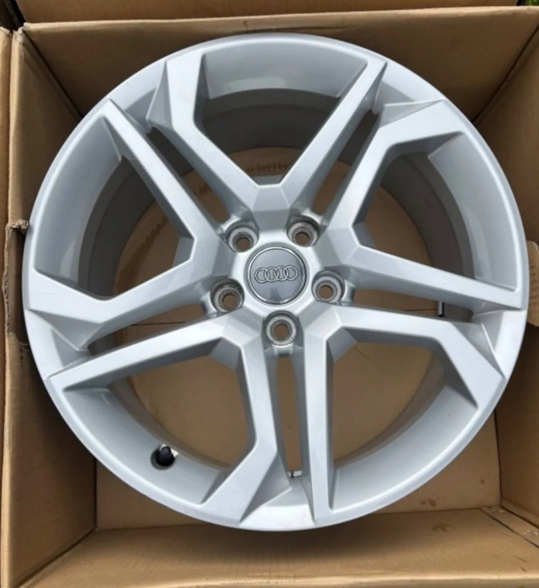 Alloy wheels Audi A4,A6,Q5 18 inch Like NEW - Image 3