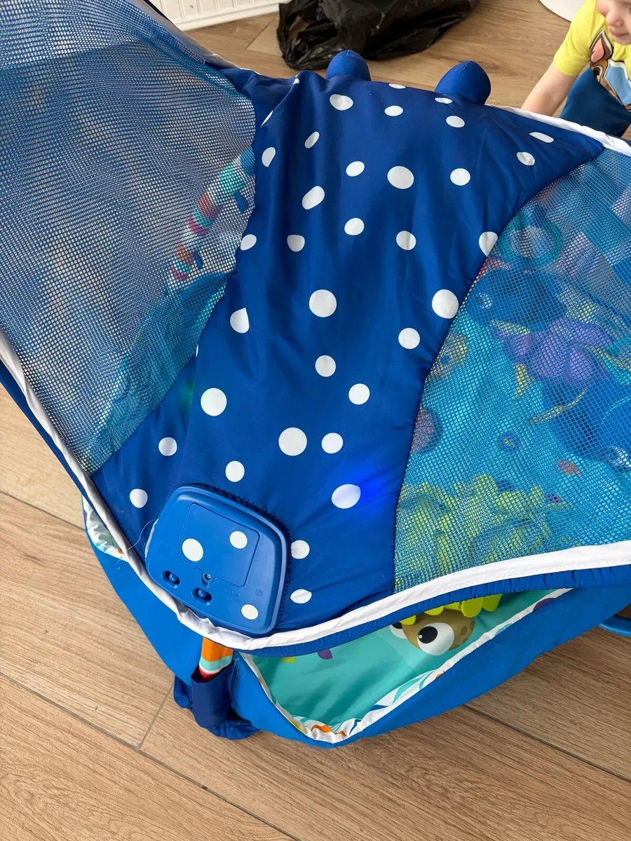 Finding nemo baby gym floor mat - Image 4