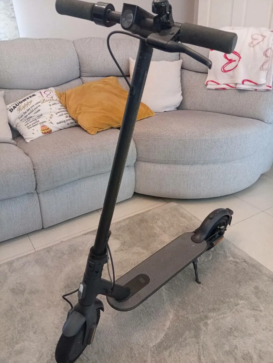 Xiaomi Mi Essential electric Scooter - Image 3