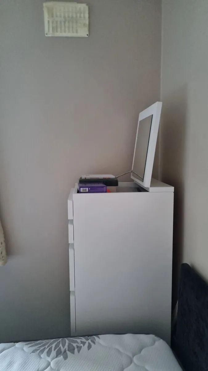 Chest of drawers - Image 1