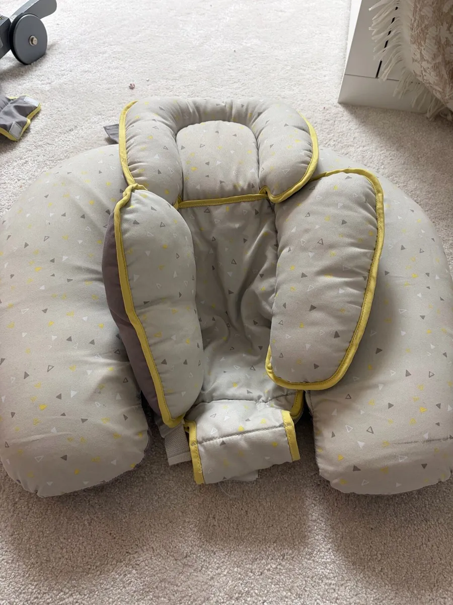 Multi use pillow, breastfeeding and tummy time - Image 2