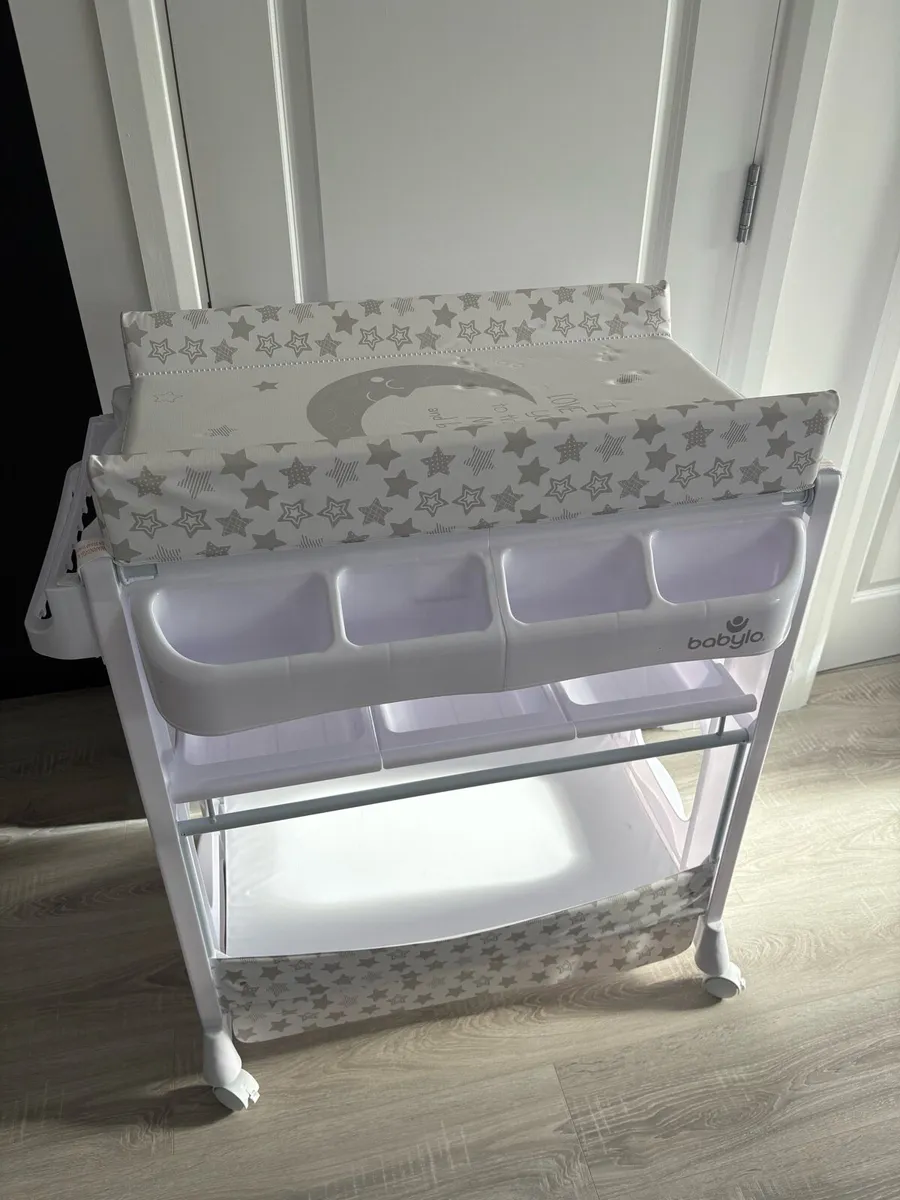 Babylo Changing Table - Image 1