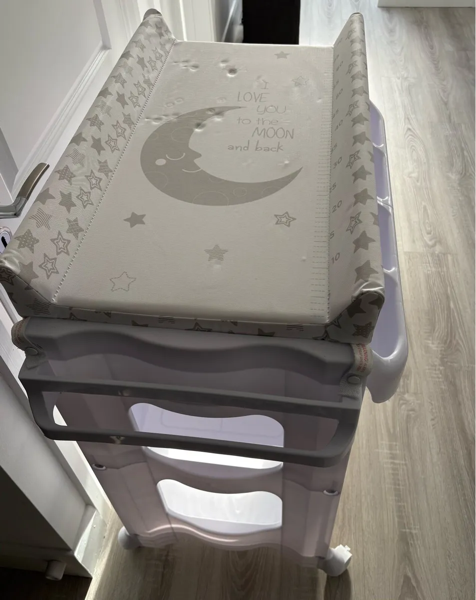 Babylo Changing Table - Image 2