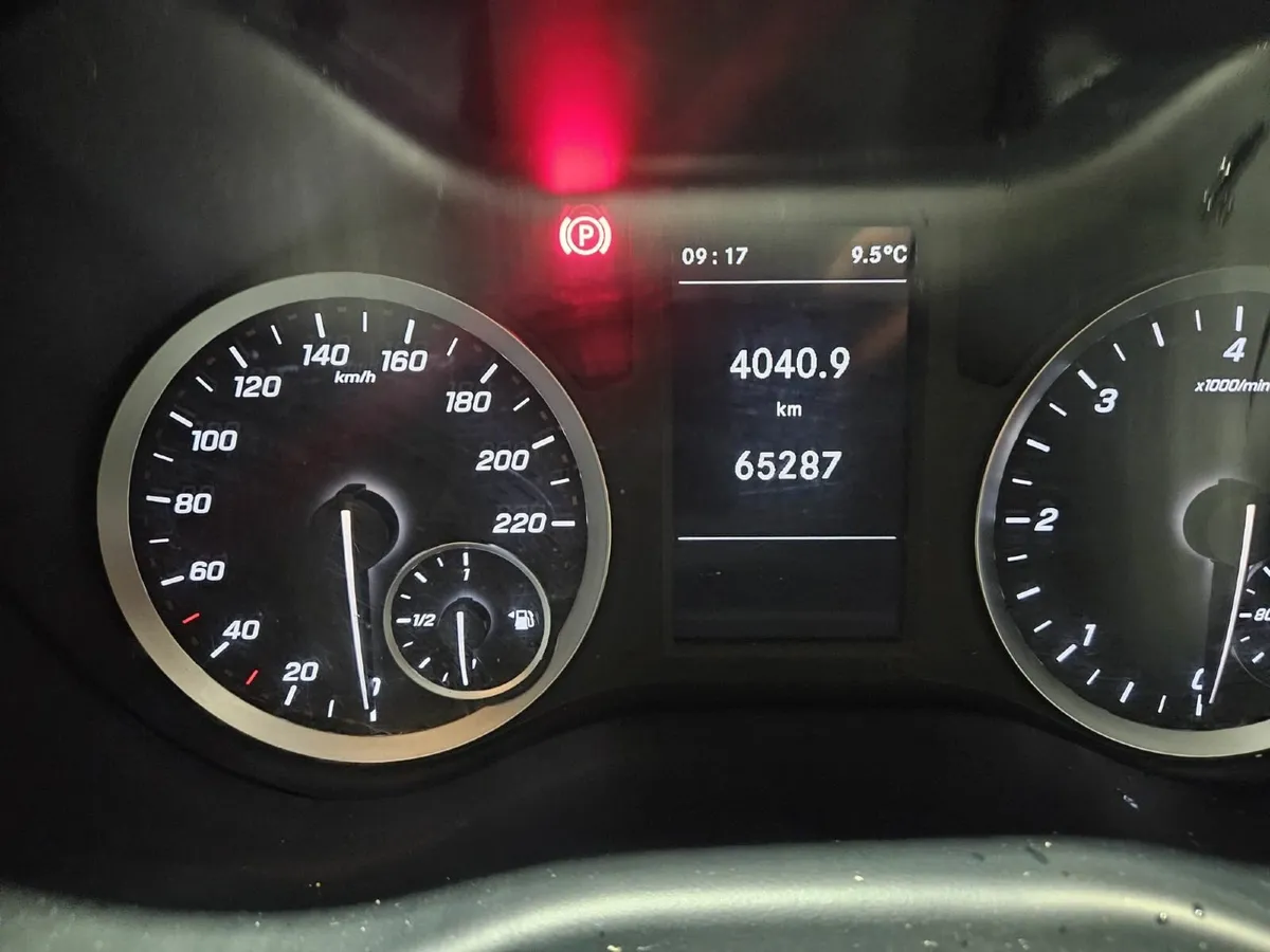 Mercedes-Benz Vito 2023 - Image 2
