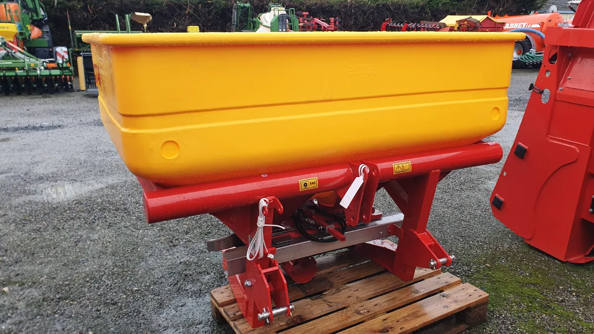 Teagle XT48  Fertilizer Spreader - Image 3