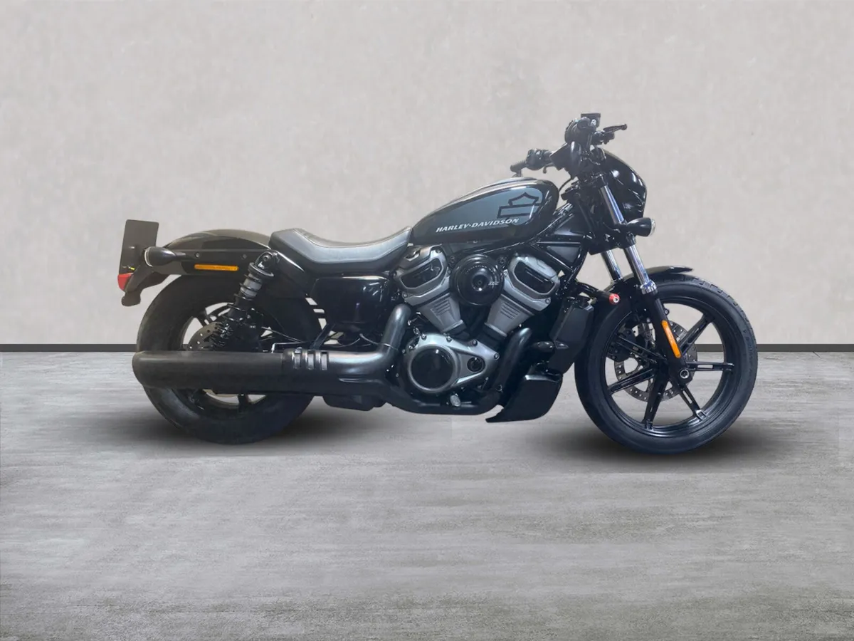 HARLEY DAVIDSON Nightster 975 with Extras - Image 1