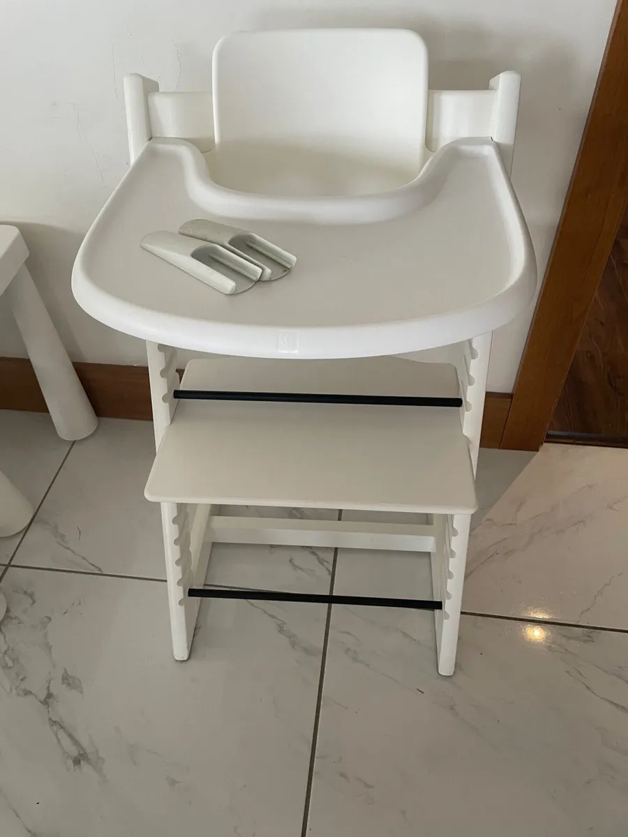 High chair - Image 1