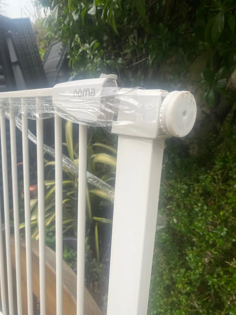 Baby gate with extender - Image 2