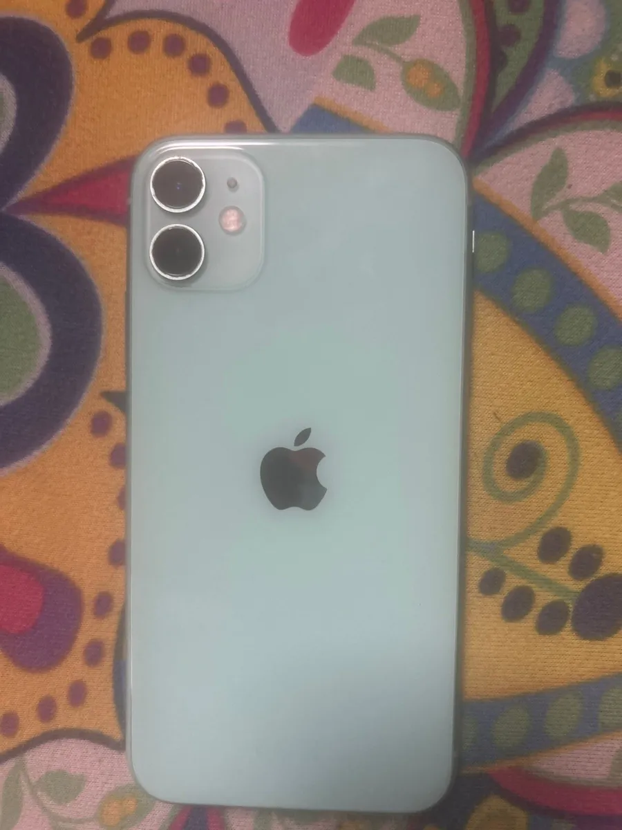 iPhone 11 - Image 2