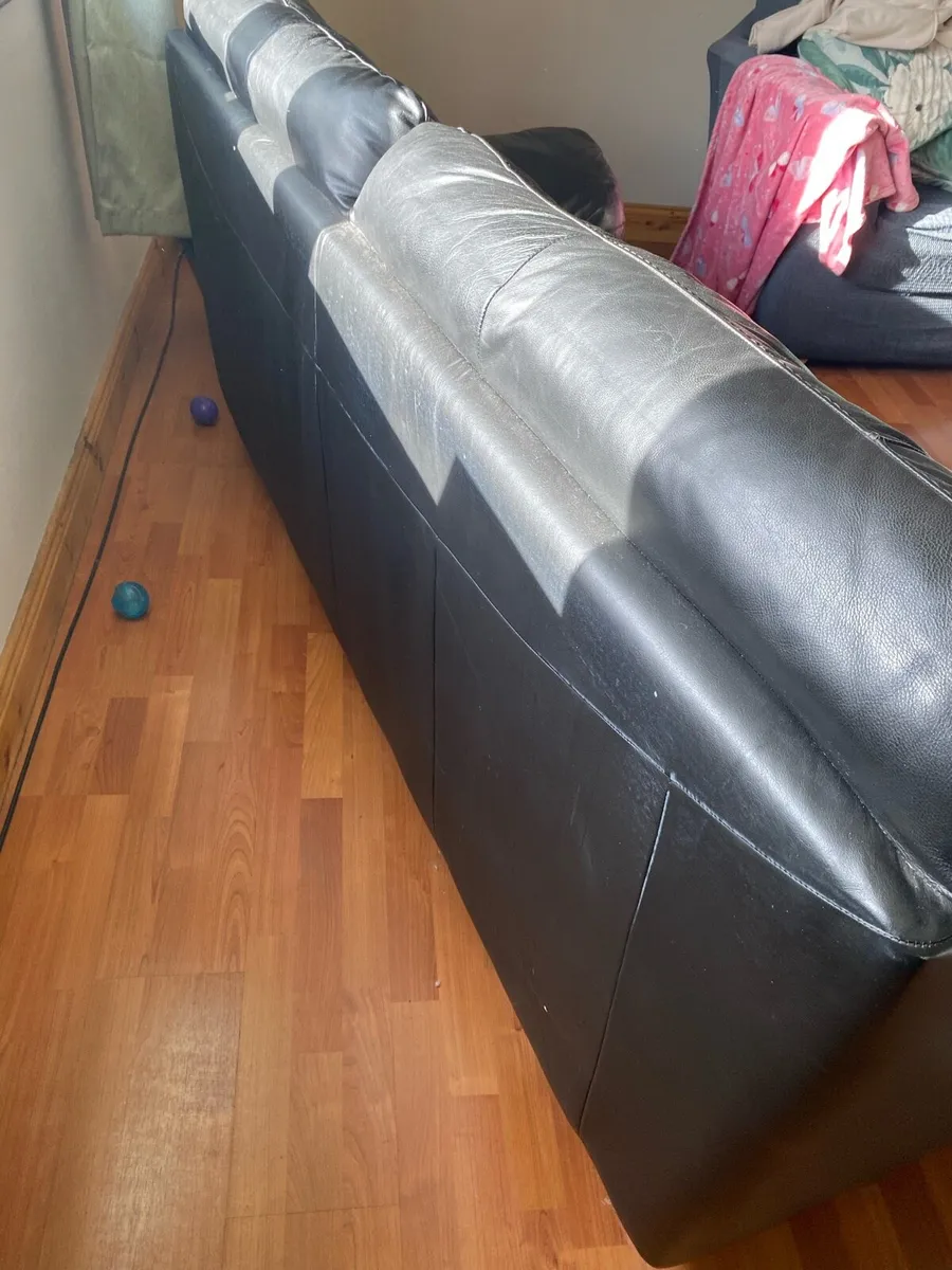 Leather 3 seater couch - Image 3