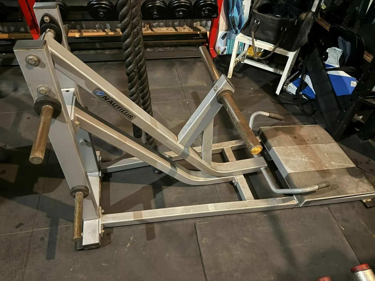 Nautilus T-Bar Row – Model F2TBR Commercial - Image 1