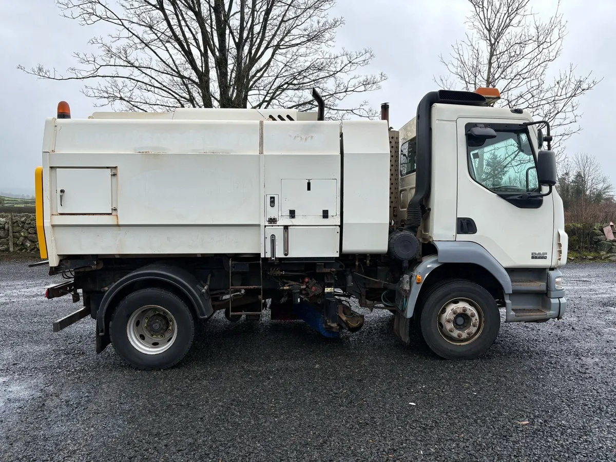 Dad LF Scarab Roadsweeper - Image 4