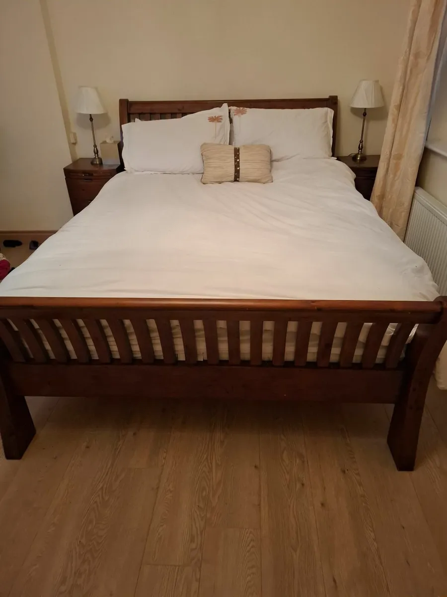 Bed and lockers - Image 2