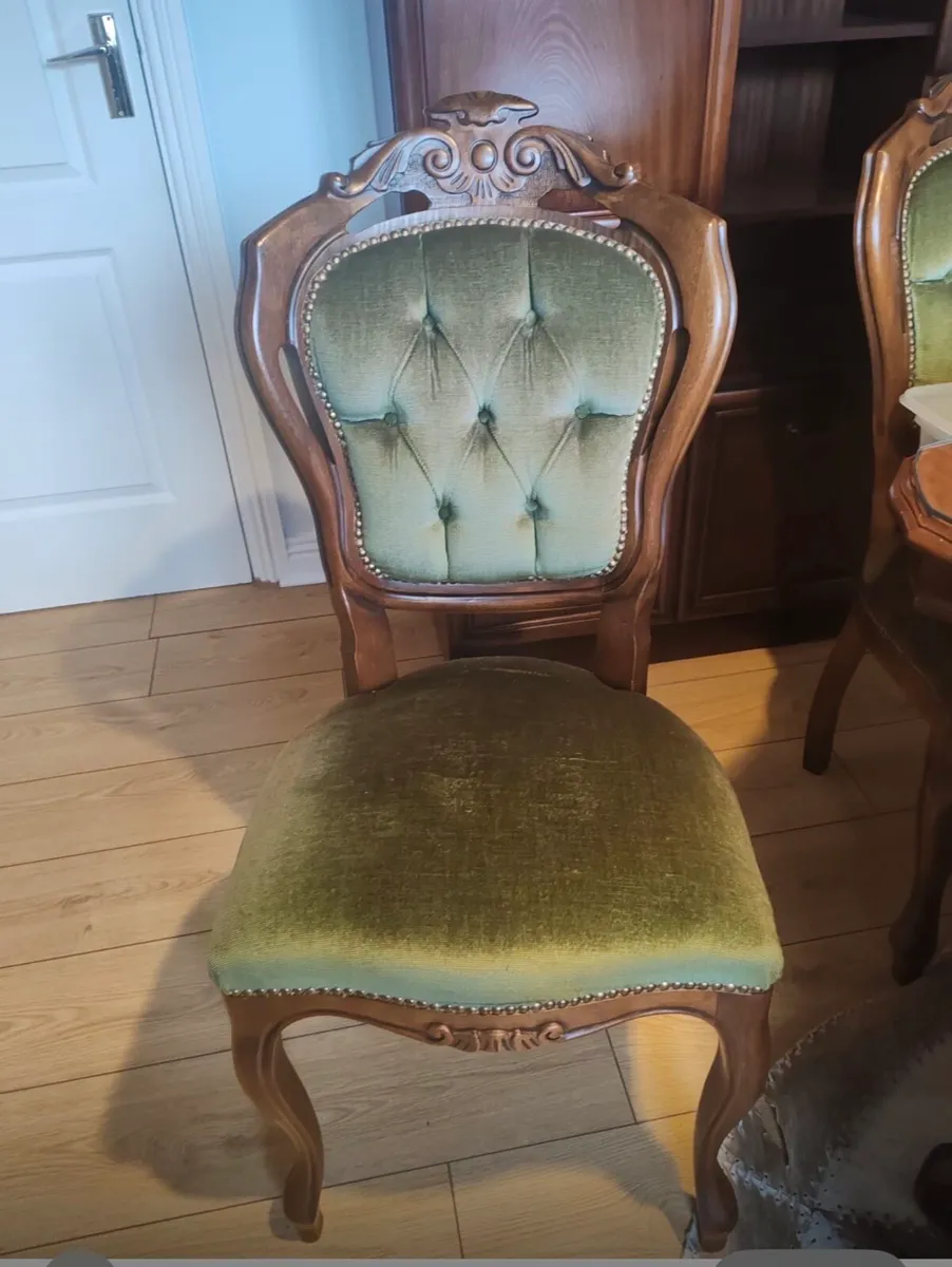 Antique dining room table and 6 chairs - Image 1