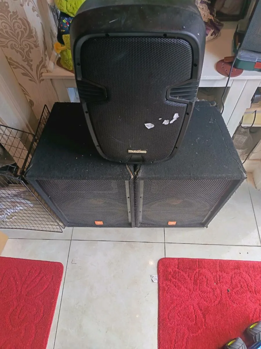 Pair of DJ JBL 1000w speakers & subzero
