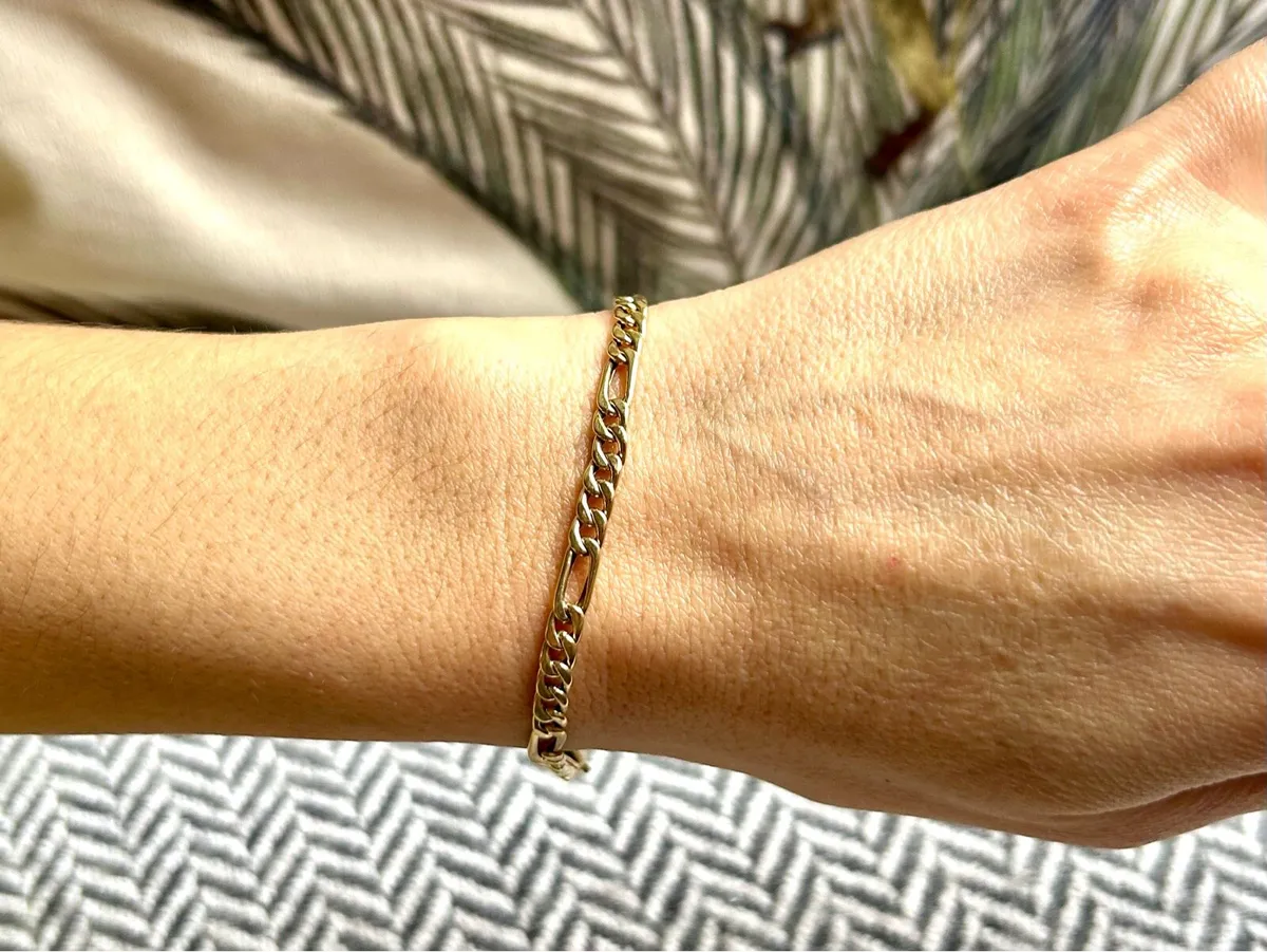 Solid 18ct Yellow Gold Figaro Chain Bracelet 5.2g - Image 1