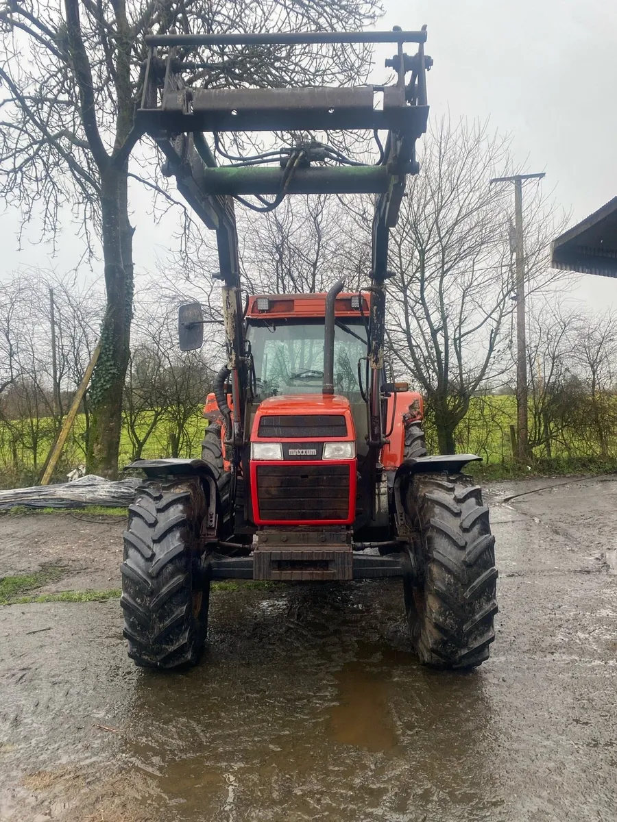 Case 5140 with loader - Image 1