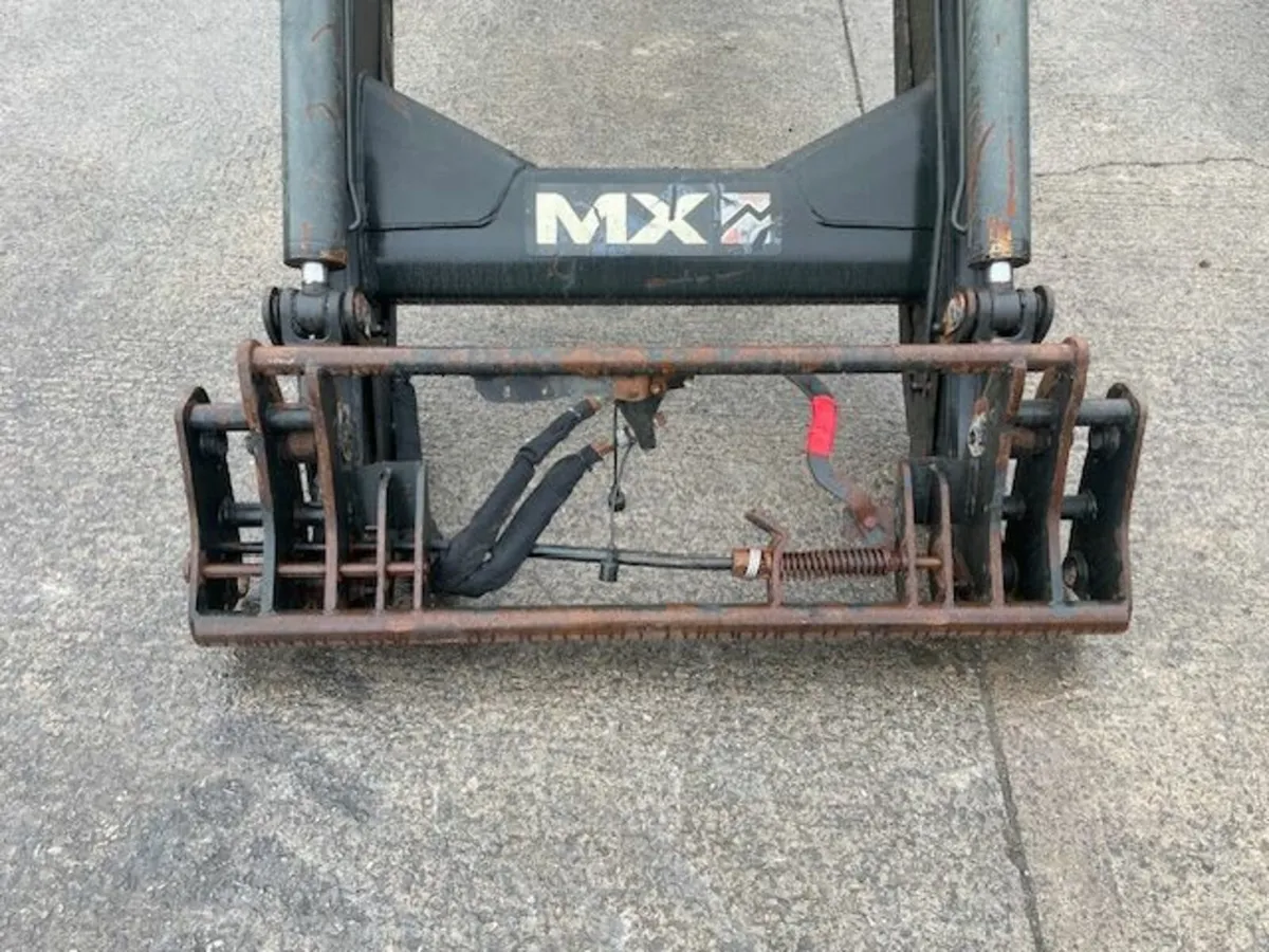 2020 - MX T417 Loader - To Fit NH, MF, Claas Etc. - Image 3