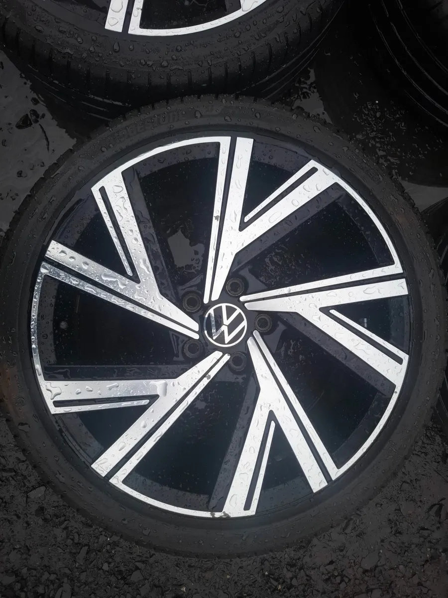 18" Genuine Vw Bergamo Alloys with tyres - Image 2