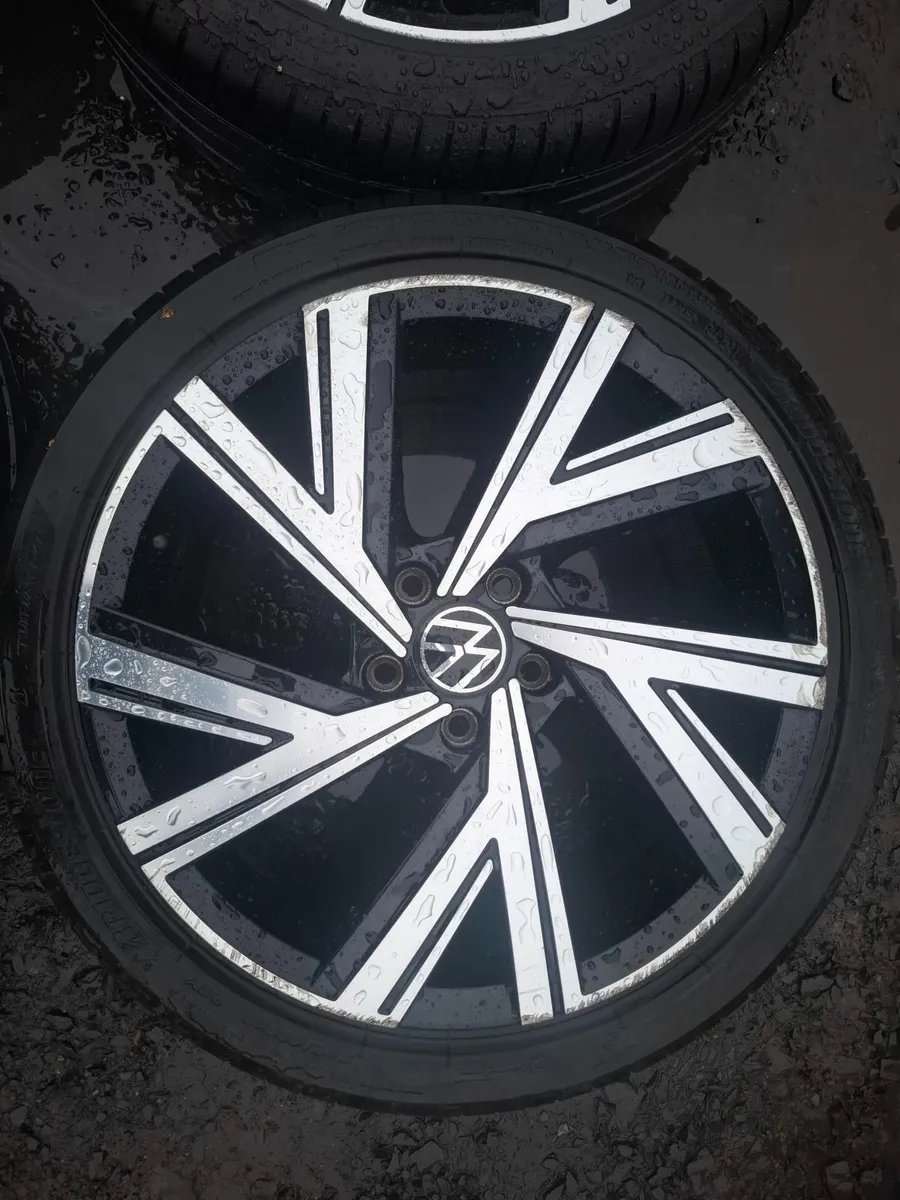 18" Genuine Vw Bergamo Alloys with tyres - Image 4