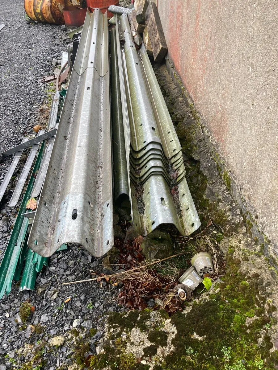 Crash barriers - 14ft lengths - Image 2