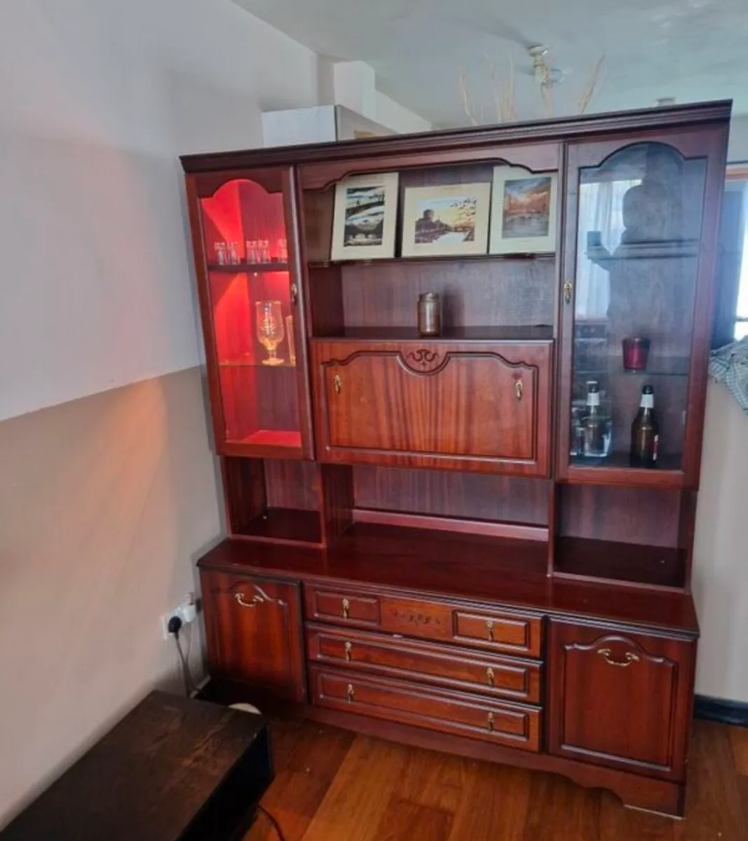 ​Stunning Large Display unit - Image 1
