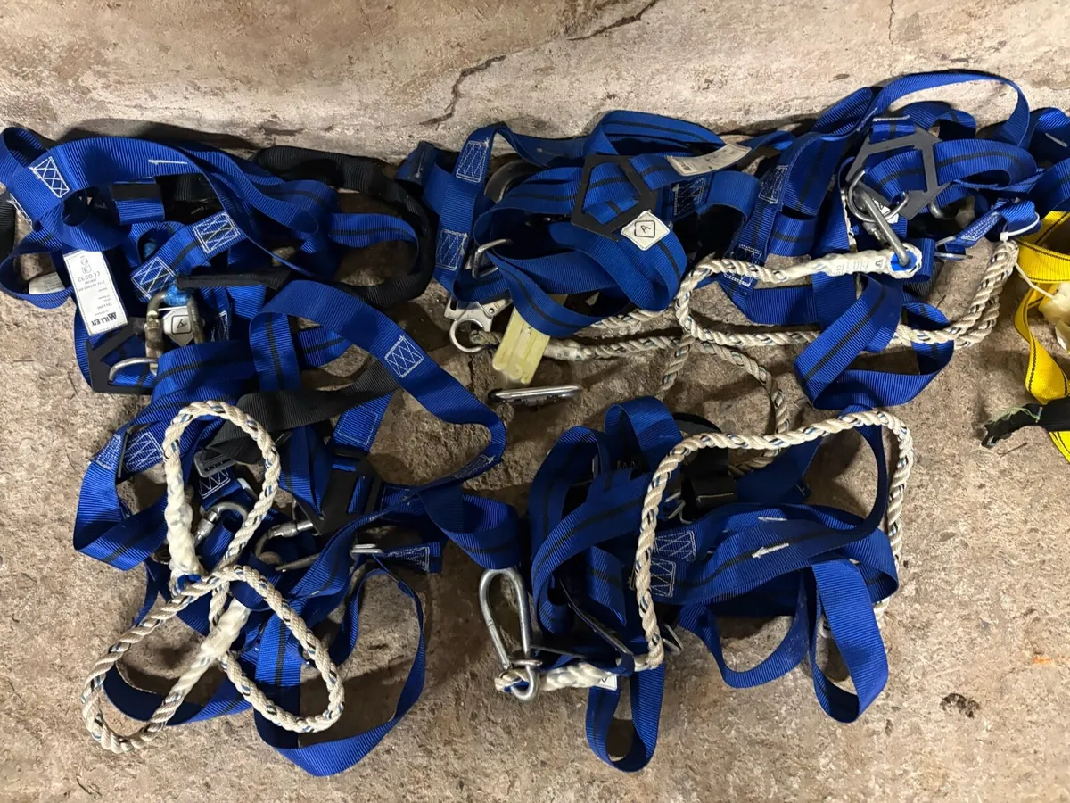 10x Safety Harnesses and 4x JSP Hard Hats - Image 1
