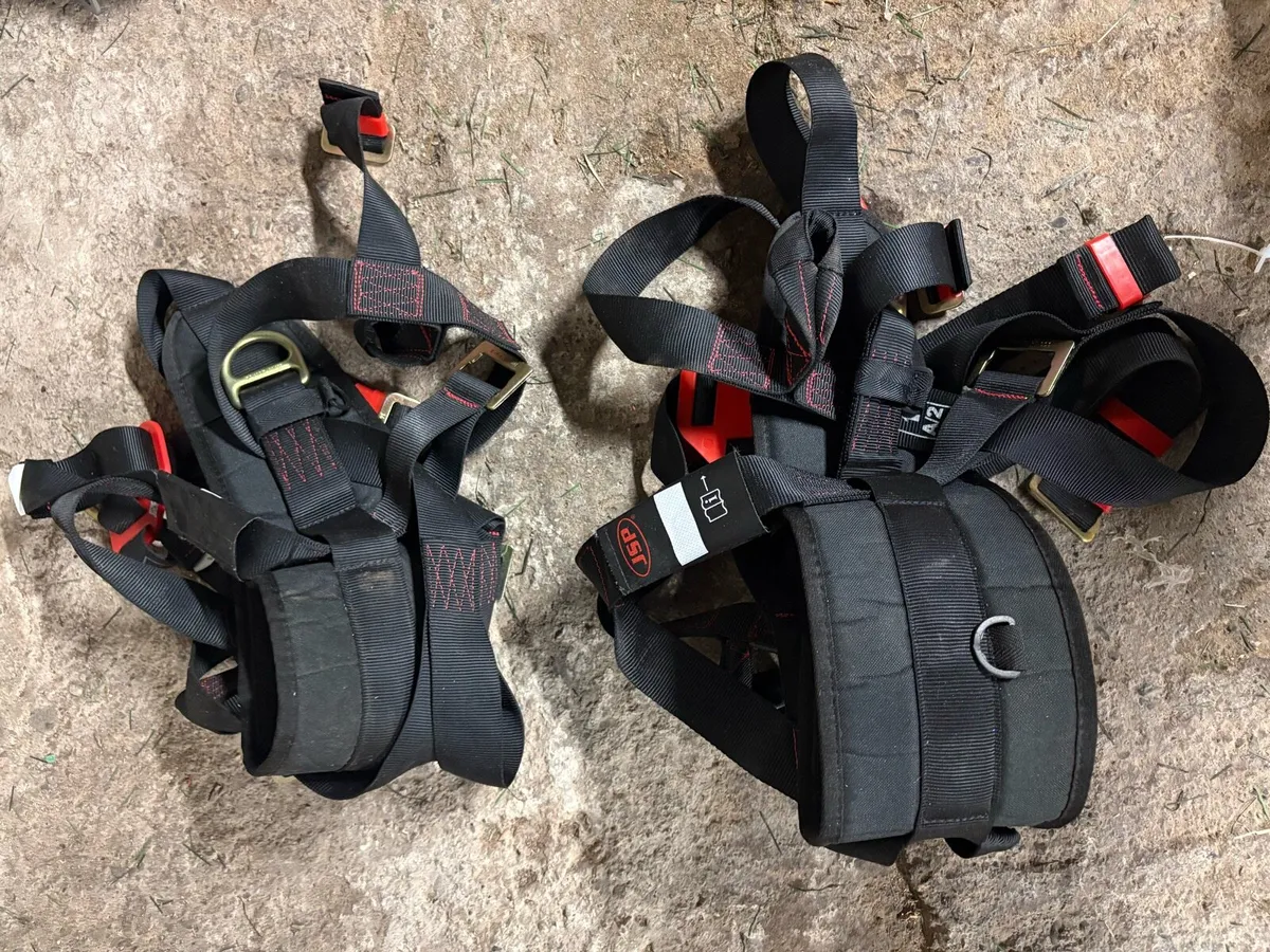 10x Safety Harnesses and 4x JSP Hard Hats - Image 1